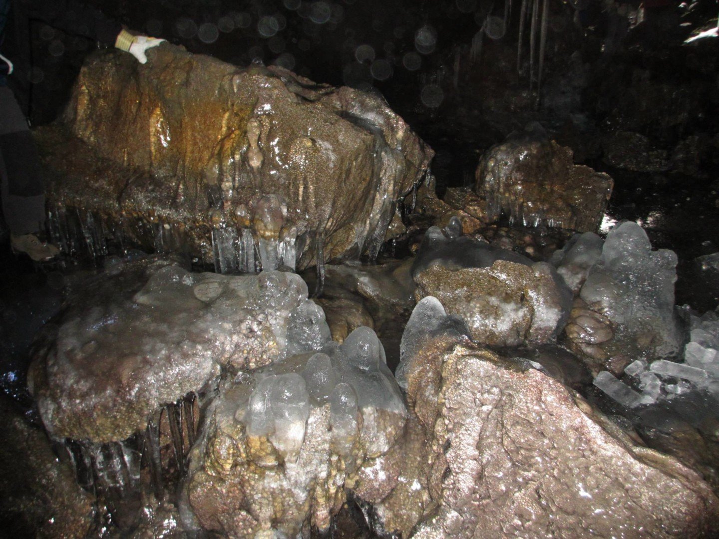 Stalagmiti di ghiaccio