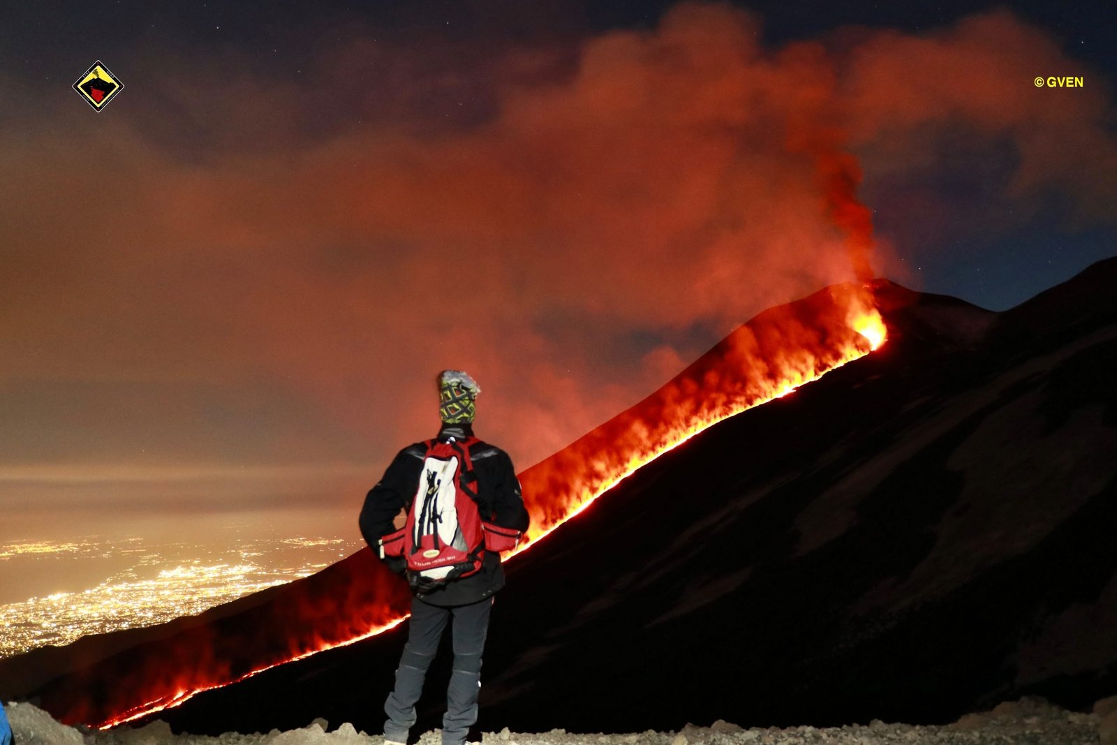 Escursione sull'Etna in eruzione visita alla colata di lava attiva