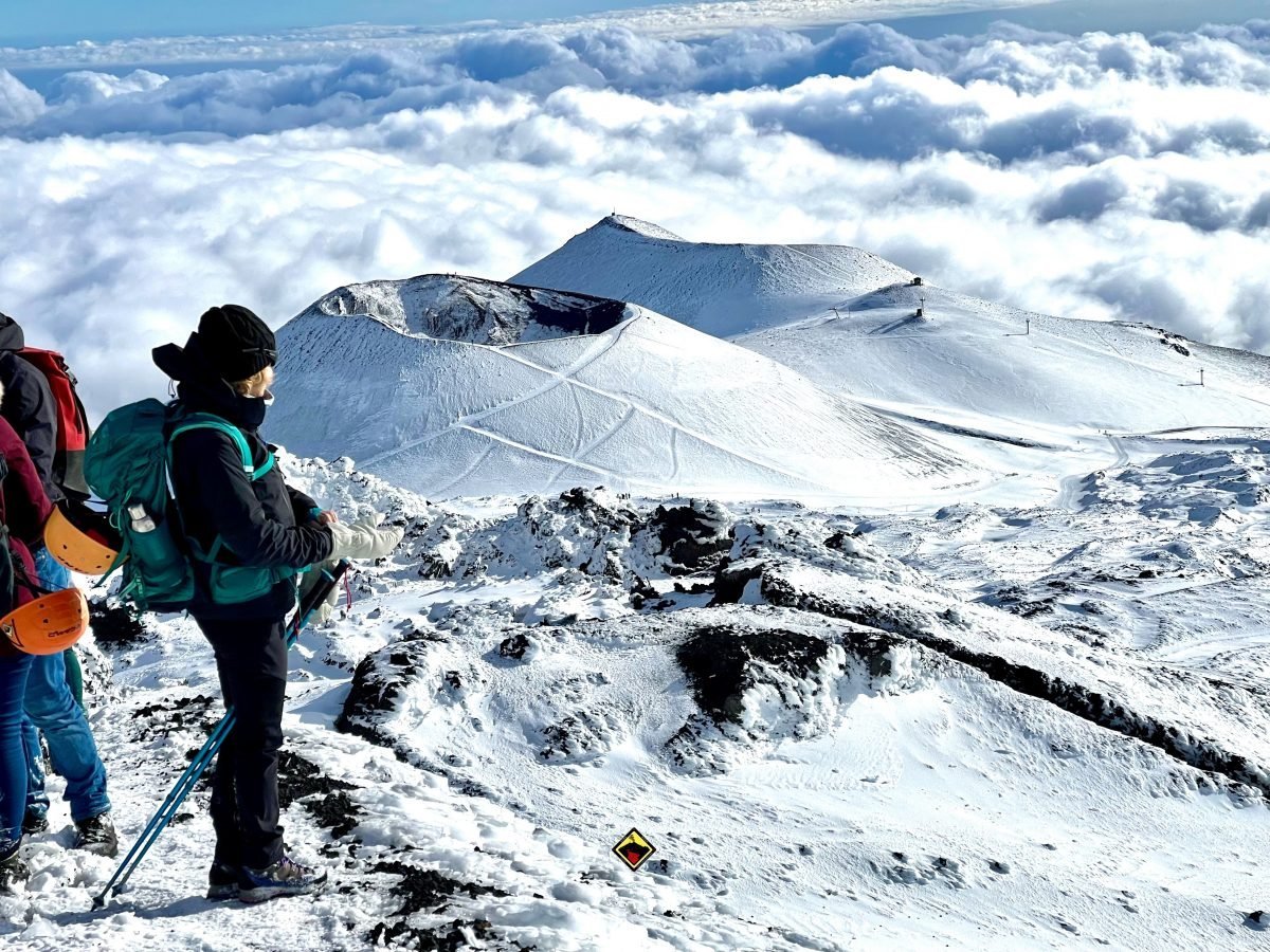 Escursioni-in-inverno-sullEtna-Excursions-in-winter-on-EtnaAusfluge-im-Winter-auf-dem-AtnaExcursions-en-hiver-sur-lEtna-scaled-1 Attivita-vulcanica-Etna